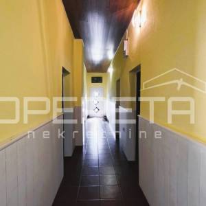 Kuća s pomoćnim objektom, pogled, garaža, vrt, 330 m2, Karlobag