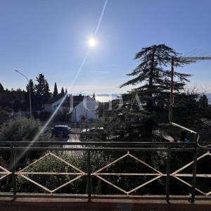 Kuća s velikom parcelom i potencijalom dogradnje, 170 m od mora – Duga, Crikvenica