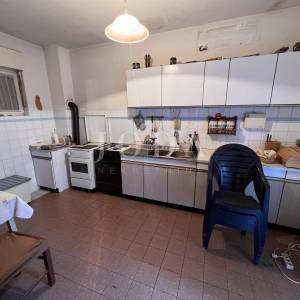 Kuća s velikom parcelom i potencijalom dogradnje, 170 m od mora – Duga, Crikvenica