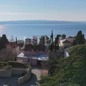 Kuća s velikom parcelom i potencijalom dogradnje, 170 m od mora – Duga, Crikvenica