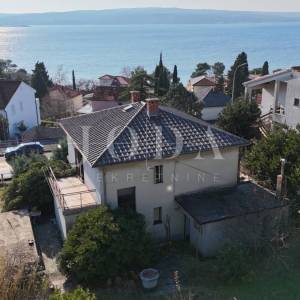Kuća s velikom parcelom i potencijalom dogradnje, 170 m od mora – Duga, Crikvenica