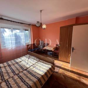 Kuća s velikom parcelom i potencijalom dogradnje, 170 m od mora – Duga, Crikvenica