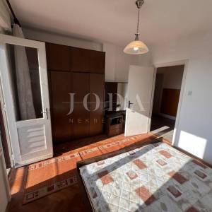 Kuća s velikom parcelom i potencijalom dogradnje, 170 m od mora – Duga, Crikvenica