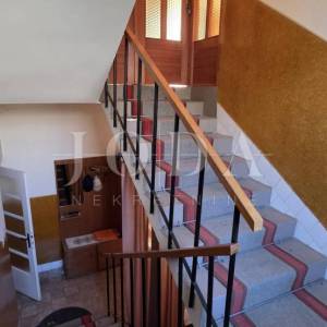 Kuća s velikom parcelom i potencijalom dogradnje, 170 m od mora – Duga, Crikvenica