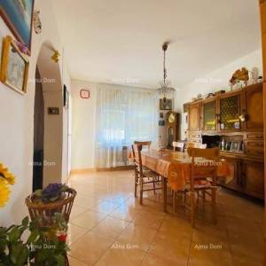 Kuća sa dva stana i velikom okućnicom u Puli