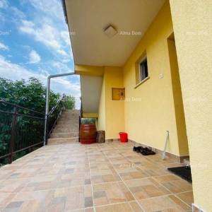 Kuća sa dva stana i velikom okućnicom u Puli