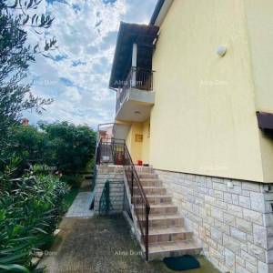 Kuća sa dva stana i velikom okućnicom u Puli