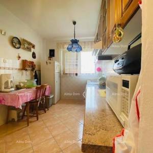 Kuća sa dva stana i velikom okućnicom u Puli