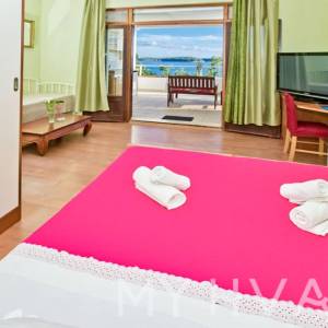 Kuća sa privatnom plažom u gradu Hvaru