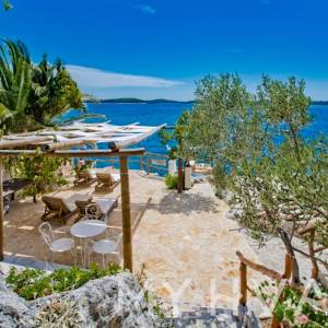 Kuća sa privatnom plažom u gradu Hvaru