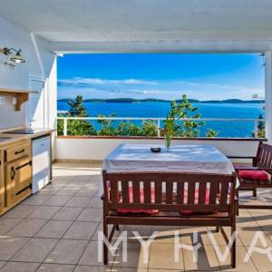 Kuća sa privatnom plažom u gradu Hvaru