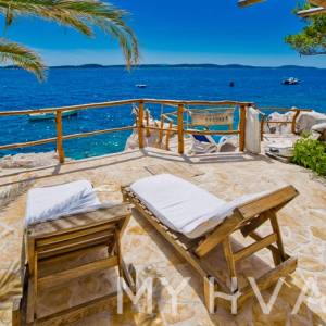 Kuća sa privatnom plažom u gradu Hvaru