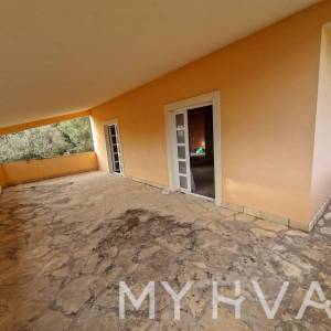 Kuća u Zavali sa pogledom na more