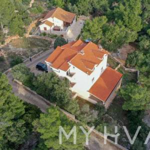 Kuća u Zavali sa pogledom na more