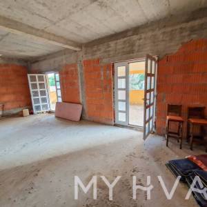 Kuća u Zavali sa pogledom na more