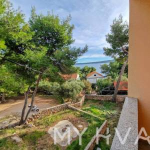 Kuća u Zavali sa pogledom na more