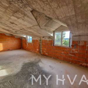 Kuća u Zavali sa pogledom na more