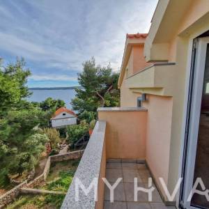 Kuća u Zavali sa pogledom na more