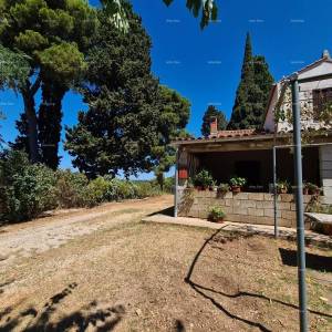 Kuća za adaptaciju sa velikom parcelom!  Rovinj Porton Biondi.