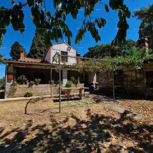 Kuća za adaptaciju sa velikom parcelom!  Rovinj Porton Biondi.