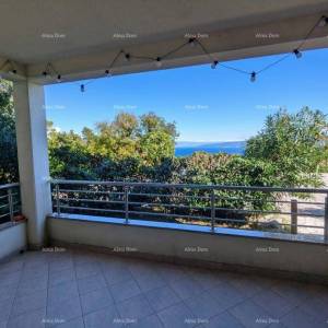 LABIN, Apartman s pogledom na more i vrtom