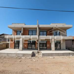 Luksuzna kuća s bazenom, 50m od mora