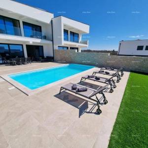 Luksuzna kuća s bazenom u srcu Istre.