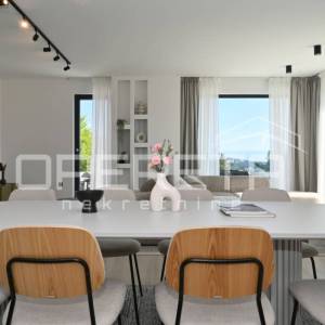 Luksuzna moderna vila s panoramskim pogledom na Split – Klis