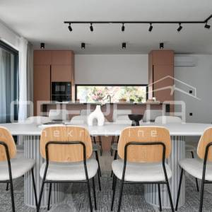 Luksuzna moderna vila s panoramskim pogledom na Split – Klis