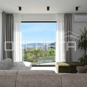 Luksuzna moderna vila s panoramskim pogledom na Split – Klis