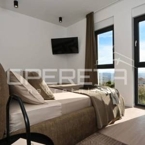 Luksuzna moderna vila s panoramskim pogledom na Split – Klis