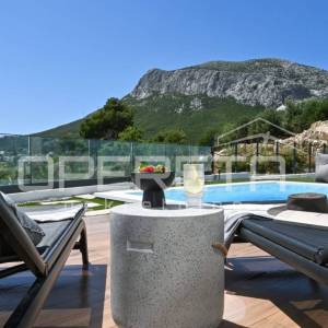 Luksuzna moderna vila s panoramskim pogledom na Split – Klis