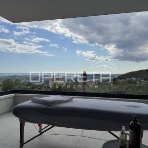 Luksuzna moderna vila s panoramskim pogledom na Split – Klis