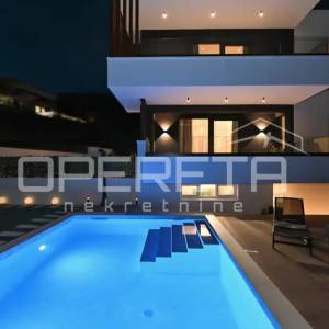 Luksuzna moderna vila s panoramskim pogledom na Split – Klis