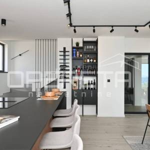 Luksuzna moderna vila s panoramskim pogledom na Split – Klis