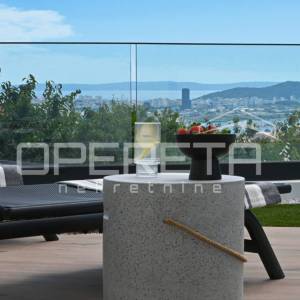 Luksuzna moderna vila s panoramskim pogledom na Split – Klis