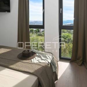 Luksuzna moderna vila s panoramskim pogledom na Split – Klis