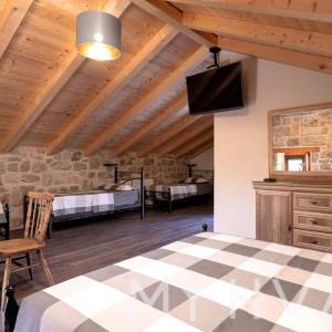 Luksuzna seoska vila s bazenom u Dolu