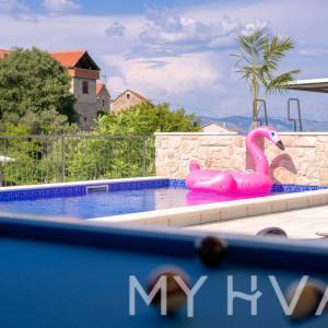 Luksuzna seoska vila s bazenom u Dolu