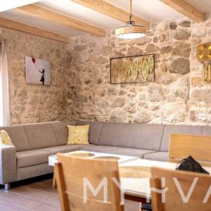 Luksuzna seoska vila s bazenom u Dolu