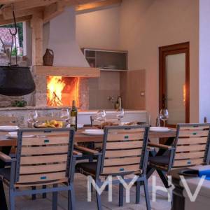 Luksuzna seoska vila s bazenom u Dolu