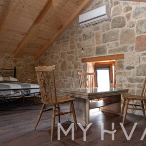 Luksuzna seoska vila s bazenom u Dolu