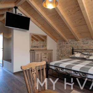 Luksuzna seoska vila s bazenom u Dolu