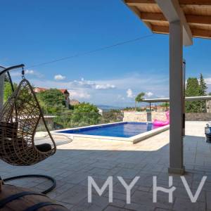 Luksuzna seoska vila s bazenom u Dolu