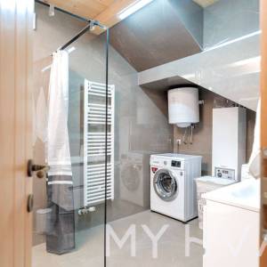 Luksuzna seoska vila s bazenom u Dolu