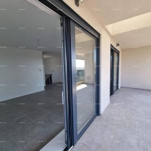 Luksuzni dvoetažni stan s pogledom na more!