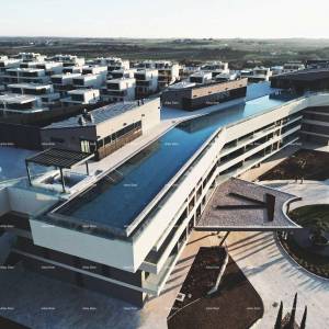 Luksuzni resort s krovnim infinity bazenom!