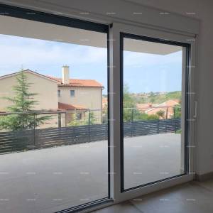 Luksuzni stan s bazenom, novogradnja --Banjole, Volme!