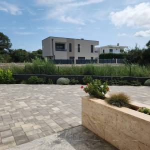 Luksuzni stan s bazenom, novogradnja --Banjole, Volme!