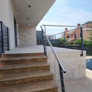 Luksuzni stan s bazenom, novogradnja --Banjole, Volme!